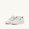 KÖRBE-MEDAILLENGEWINNER LOW EN CUIR BLANC ET SANDSTORM KÖRBE-MEDAILLENGEWINNER LOW EN CUIR BLANC ET SANDSTORM