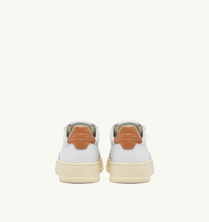 KÖRBE-MEDAILLENGEWINNER LOW EN CUIR BLANC ET SANDSTORM KÖRBE-MEDAILLENGEWINNER LOW EN CUIR BLANC ET SANDSTORM