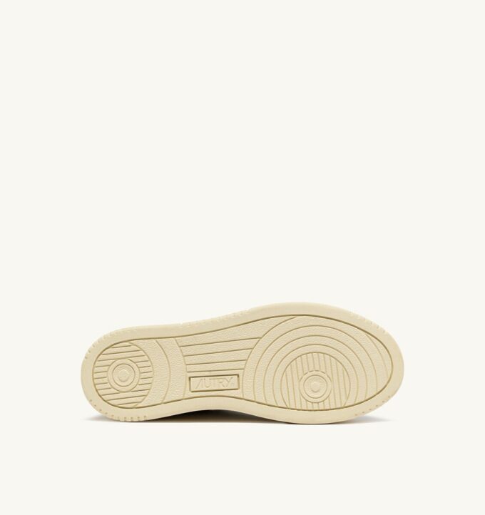 KÖRBE-MEDAILLENGEWINNER LOW EN CUIR BLANC ET SANDSTORM KÖRBE-MEDAILLENGEWINNER LOW EN CUIR BLANC ET SANDSTORM
