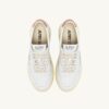 KÖRBE-MEDAILLENGEWINNER LOW EN CUIR BLANC ET SANDSTORM KÖRBE-MEDAILLENGEWINNER LOW EN CUIR BLANC ET SANDSTORM