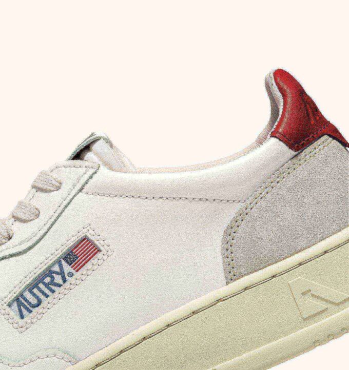 KÖRBE MEDAILLENGEWINNER LOW EN CUIR BLANCET ROUGE ET DAIM BEIGE