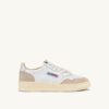KÖRBE-MEDAILLENGEWINNER LOW EN CUIR ET DAIM BLANC ET ARGENT KÖRBE-MEDAILLENGEWINNER LOW EN CUIR ET DAIM BLANC ET ARGENT