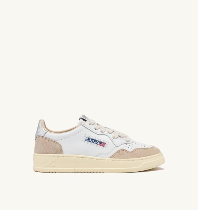 KÖRBE-MEDAILLENGEWINNER LOW EN CUIR ET DAIM BLANC ET ARGENT KÖRBE-MEDAILLENGEWINNER LOW EN CUIR ET DAIM BLANC ET ARGENT