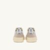 KÖRBE-MEDAILLENGEWINNER LOW EN CUIR ET DAIM BLANC ET ARGENT KÖRBE-MEDAILLENGEWINNER LOW EN CUIR ET DAIM BLANC ET ARGENT