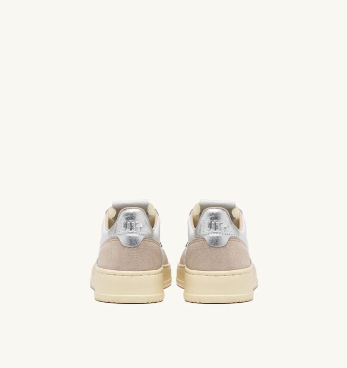 KÖRBE-MEDAILLENGEWINNER LOW EN CUIR ET DAIM BLANC ET ARGENT KÖRBE-MEDAILLENGEWINNER LOW EN CUIR ET DAIM BLANC ET ARGENT