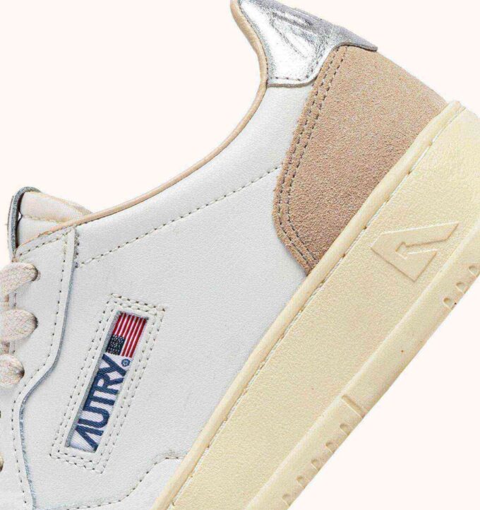 KÖRBE-MEDAILLENGEWINNER LOW EN CUIR ET DAIM BLANC ET ARGENT KÖRBE-MEDAILLENGEWINNER LOW EN CUIR ET DAIM BLANC ET ARGENT