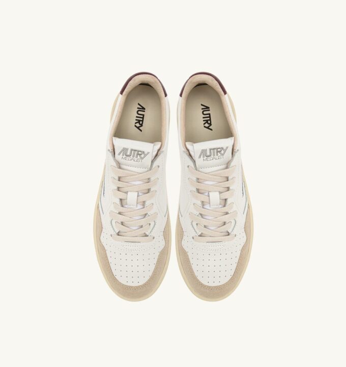 KÖRBE-MEDAILLENGEWINNER LOW EN DAIM UND CUIR BLANC ET BURGUNDY KÖRBE-MEDAILLENGEWINNER LOW EN DAIM UND CUIR BLANC ET BURGUNDY