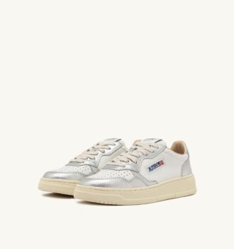 KÖRBE MEDALIST LOW BICOLOR EN CUIR BLANC UND ARGENT METALLISE‘