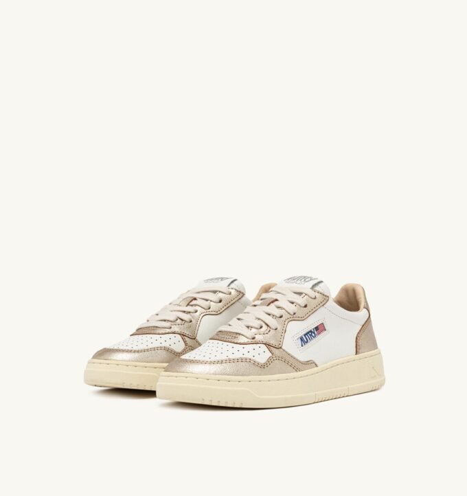 KÖRBE MEDALIST LOW BICOLOR EN CUIR BLANC UND PLATINE METALLISE‘ KÖRBE MEDALIST LOW BICOLOR EN CUIR BLANC UND PLATINE METALLISE‘