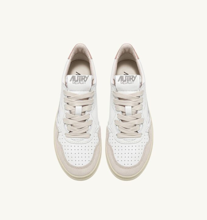 KÖRBE MEDALIST LOW EN CUIR BLANC UND PULVER UND DAIM BEIGE KÖRBE MEDALIST LOW EN CUIR BLANC UND PULVER UND DAIM BEIGE