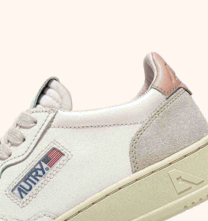 KÖRBE MEDALIST LOW EN CUIR BLANC UND PULVER UND DAIM BEIGE KÖRBE MEDALIST LOW EN CUIR BLANC UND PULVER UND DAIM BEIGE