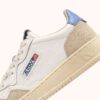 KÖRBE MEDALIST LOW IN WILDLEDER IN CUIR BLANC UND DELLA ROBBIA BLAU