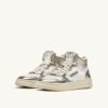 KÖRBE MEDALIST MID BICOLOR EN CUIR BLANC UND PLATINE METALLISE‘ KÖRBE MEDALIST MID BICOLOR EN CUIR BLANC UND PLATINE METALLISE‘