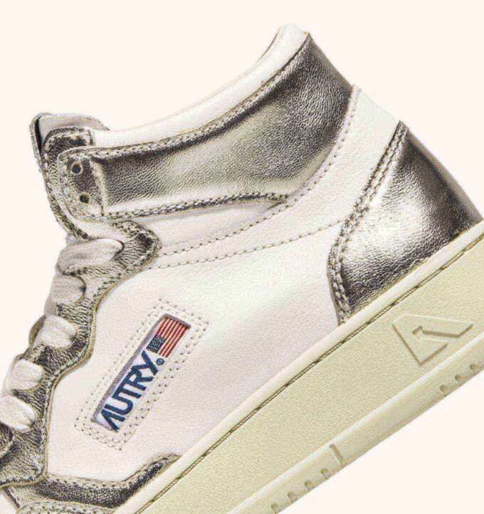 KÖRBE MEDALIST MID BICOLOR EN CUIR BLANC UND PLATINE METALLISE‘ KÖRBE MEDALIST MID BICOLOR EN CUIR BLANC UND PLATINE METALLISE‘