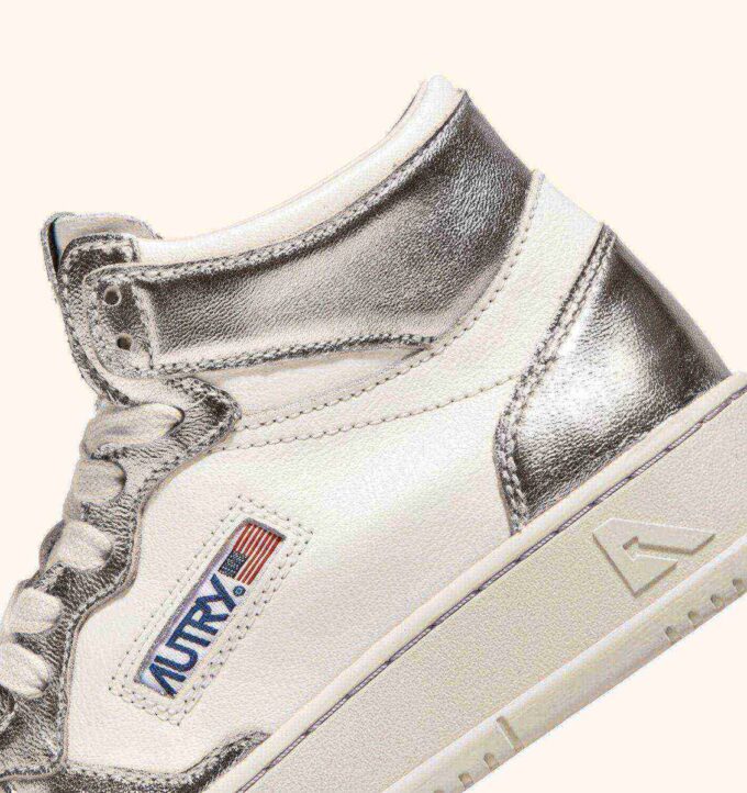 KÖRBE MEDALIST MID BICOLOR IN CUIR BLANC UND ARGENT METALLISE‘ KÖRBE MEDALIST MID BICOLOR IN CUIR BLANC UND ARGENT METALLISE‘