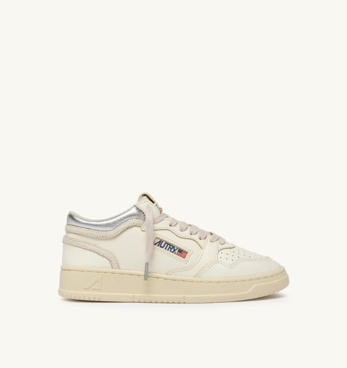 MED-WAY SNEAKER AUS LEDER IN DEN FARBEN MARSHMALLOW UND SILBER