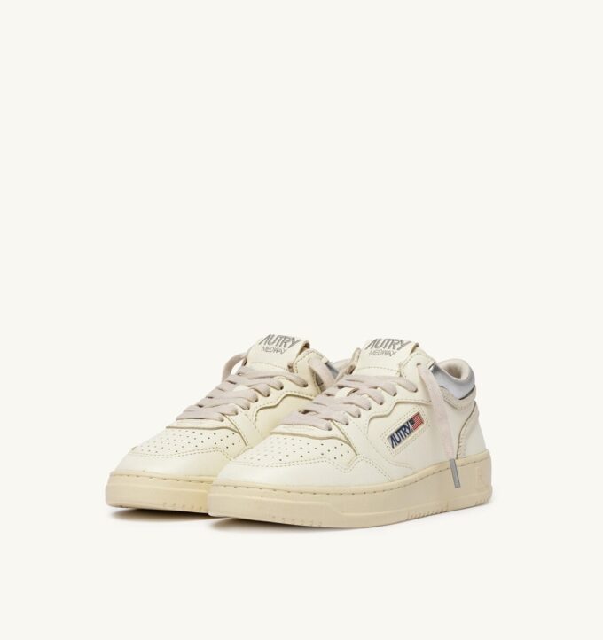 MED-WAY SNEAKER AUS LEDER IN DEN FARBEN MARSHMALLOW UND SILBER