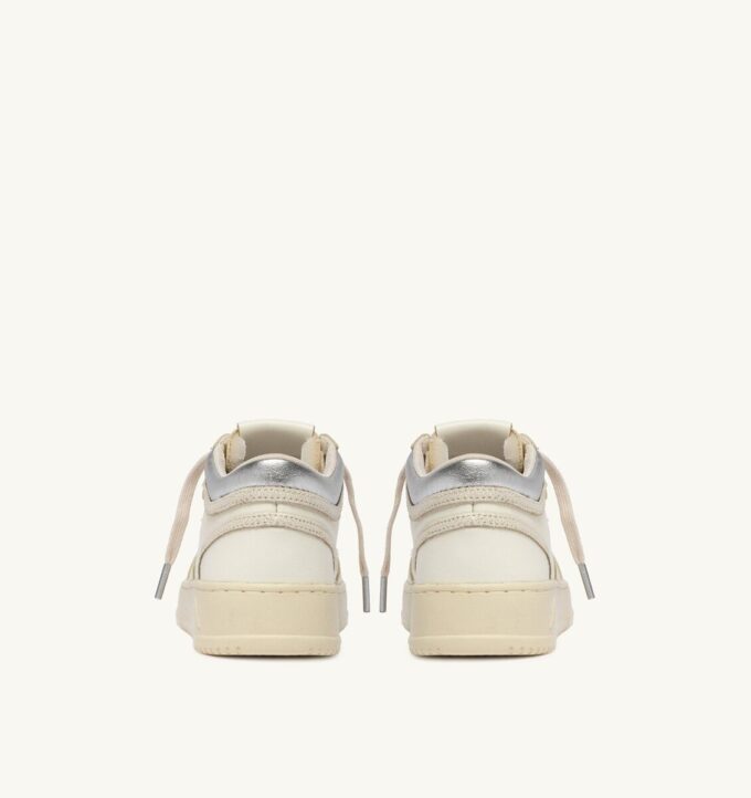 MED-WAY SNEAKER AUS LEDER IN DEN FARBEN MARSHMALLOW UND SILBER