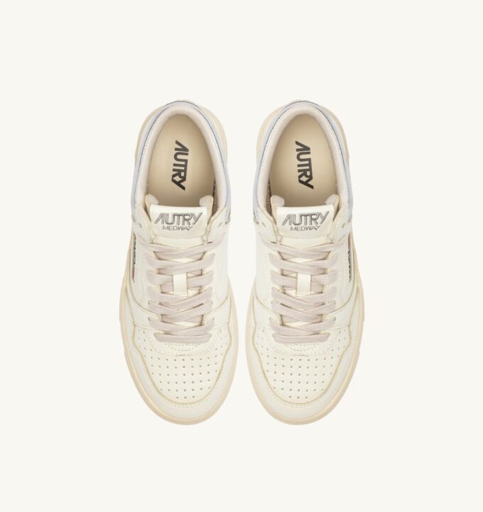 MED-WAY SNEAKER AUS LEDER IN DEN FARBEN MARSHMALLOW UND SILBER