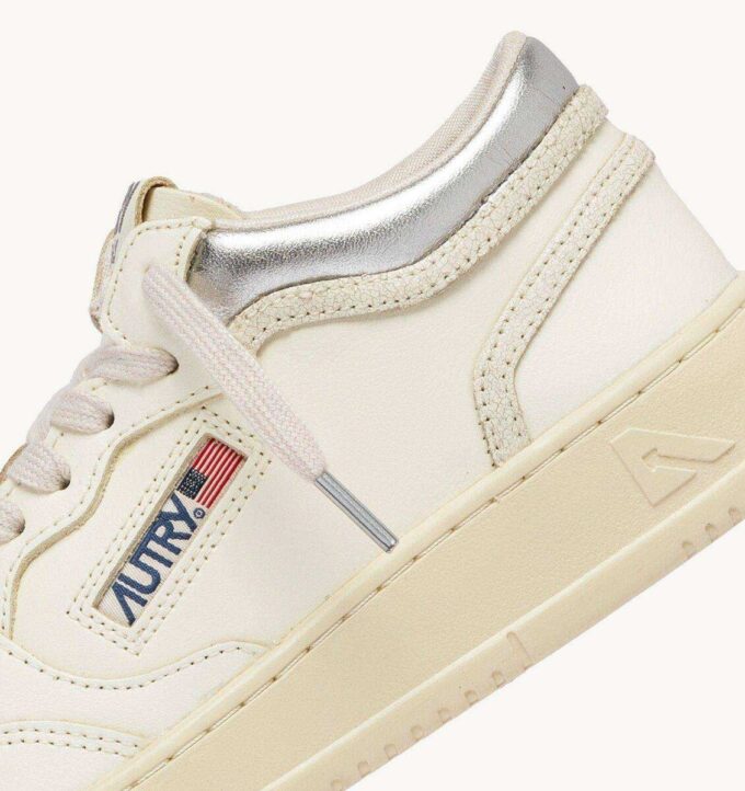 MED-WAY SNEAKER AUS LEDER IN DEN FARBEN MARSHMALLOW UND SILBER