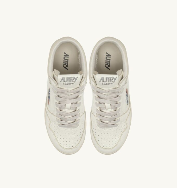 MED-WAY SNEAKER AUS LEDER IN DER FARBE MARSHMALLOW UND WEISS MED-WAY SNEAKER AUS LEDER IN DER FARBE MARSHMALLOW UND WEISS