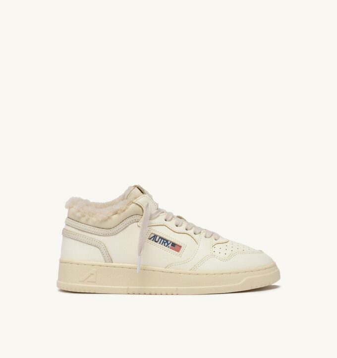 MED-WAY SNEAKER AUS LEDER UND LAMMFELL IN DEN FARBEN WEISS UND MARSHMALLOW