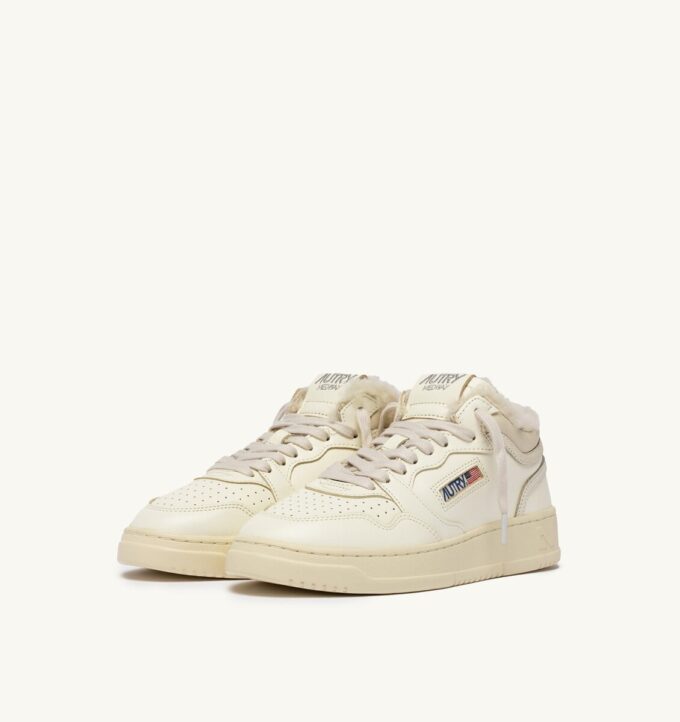 MED-WAY SNEAKER AUS LEDER UND LAMMFELL IN DEN FARBEN WEISS UND MARSHMALLOW