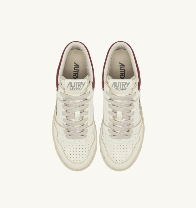 MED-WAY SNEAKER IN LEDER, FARBE MARSHMALLOW UND SYRAH
