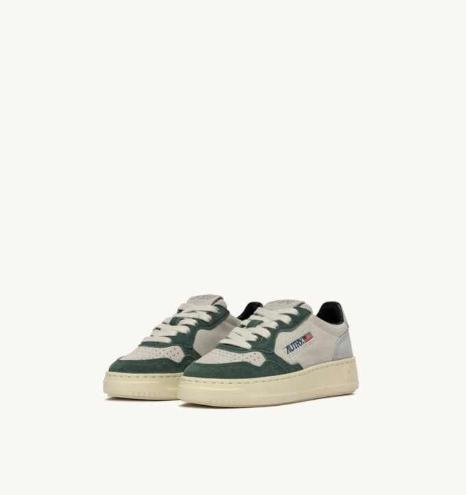 MEDALIST KIDS LOW SNEAKERS IN SUEDE COLOR LOFT WHITE AND GREEN MEDALIST KIDS LOW SNEAKERS IN SUEDE COLOR LOFT WHITE AND GREEN