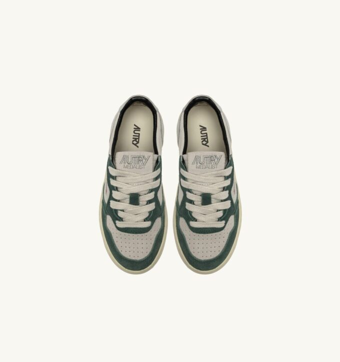 MEDALIST KIDS LOW SNEAKERS IN SUEDE COLOR LOFT WHITE AND GREEN MEDALIST KIDS LOW SNEAKERS IN SUEDE COLOR LOFT WHITE AND GREEN