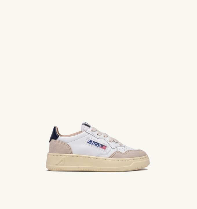 MEDALIST KIDS LOW SNEAKERS IN WEISSEM UND SPACE BLUE WILDLEDER MEDALIST KIDS LOW SNEAKERS IN WEISSEM UND SPACE BLUE WILDLEDER