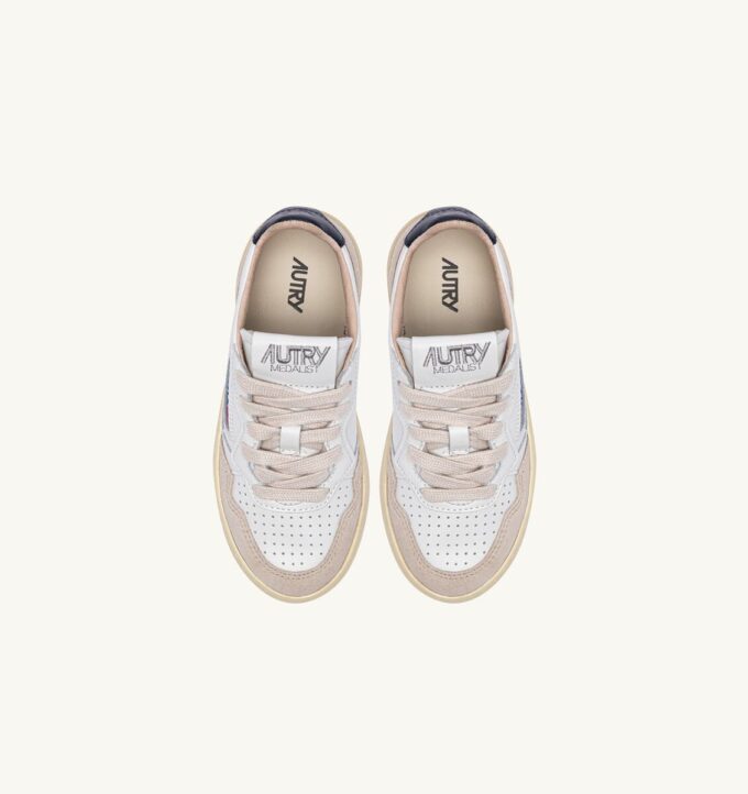 MEDALIST KIDS LOW SNEAKERS IN WEISSEM UND SPACE BLUE WILDLEDER MEDALIST KIDS LOW SNEAKERS IN WEISSEM UND SPACE BLUE WILDLEDER