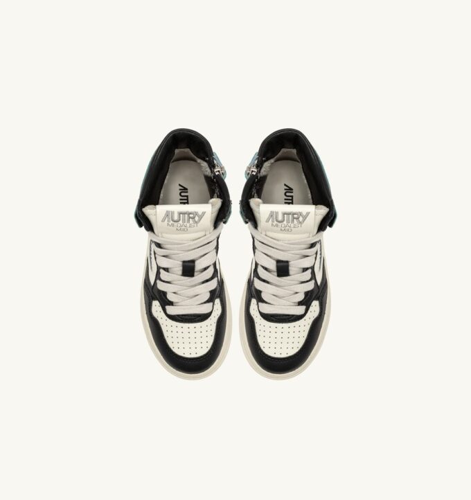 MEDALIST KIDS MID SNEAKER IN WEISSEM, SCHWARZEM UND BLAUEM LEDER