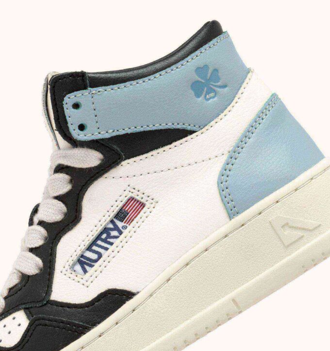 MEDALIST KIDS MID SNEAKER IN WEISSEM, SCHWARZEM UND BLAUEM LEDER