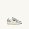 MEDALIST KIDSTRIPES LOW BICOLOR SNEAKERS IN WEISSEM UND HELLGRAUEM LEDER MEDALIST KIDSTRIPES LOW BICOLOR SNEAKERS IN WEISSEM UND HELLGRAUEM LEDER