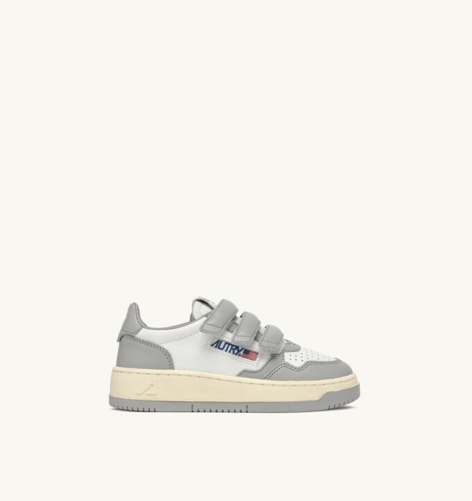MEDALIST KIDSTRIPES LOW BICOLOR SNEAKERS IN WEISSEM UND HELLGRAUEM LEDER MEDALIST KIDSTRIPES LOW BICOLOR SNEAKERS IN WEISSEM UND HELLGRAUEM LEDER