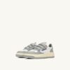 MEDALIST KIDSTRIPES LOW BICOLOR SNEAKERS IN WEISSEM UND HELLGRAUEM LEDER MEDALIST KIDSTRIPES LOW BICOLOR SNEAKERS IN WEISSEM UND HELLGRAUEM LEDER