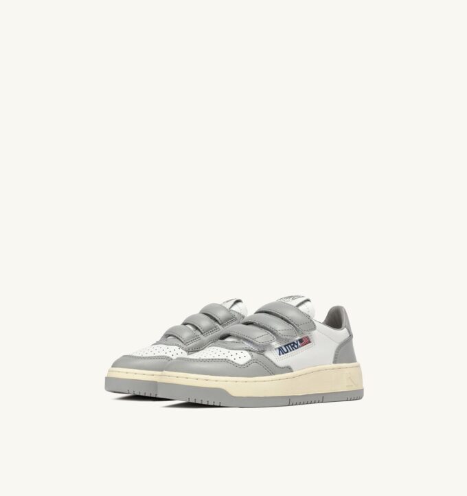 MEDALIST KIDSTRIPES LOW BICOLOR SNEAKERS IN WEISSEM UND HELLGRAUEM LEDER MEDALIST KIDSTRIPES LOW BICOLOR SNEAKERS IN WEISSEM UND HELLGRAUEM LEDER