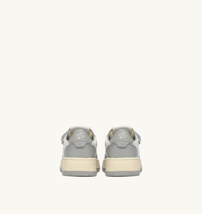 MEDALIST KIDSTRIPES LOW BICOLOR SNEAKERS IN WEISSEM UND HELLGRAUEM LEDER MEDALIST KIDSTRIPES LOW BICOLOR SNEAKERS IN WEISSEM UND HELLGRAUEM LEDER