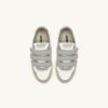 MEDALIST KIDSTRIPES LOW BICOLOR SNEAKERS IN WEISSEM UND HELLGRAUEM LEDER MEDALIST KIDSTRIPES LOW BICOLOR SNEAKERS IN WEISSEM UND HELLGRAUEM LEDER