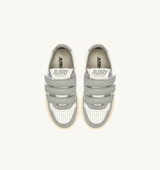 MEDALIST KIDSTRIPES LOW BICOLOR SNEAKERS IN WEISSEM UND HELLGRAUEM LEDER MEDALIST KIDSTRIPES LOW BICOLOR SNEAKERS IN WEISSEM UND HELLGRAUEM LEDER