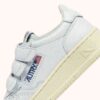 MEDALIST KIDSTRIPES LOW SNEAKERS AUS WEISSEM LEDER MEDALIST KIDSTRIPES LOW SNEAKERS AUS WEISSEM LEDER