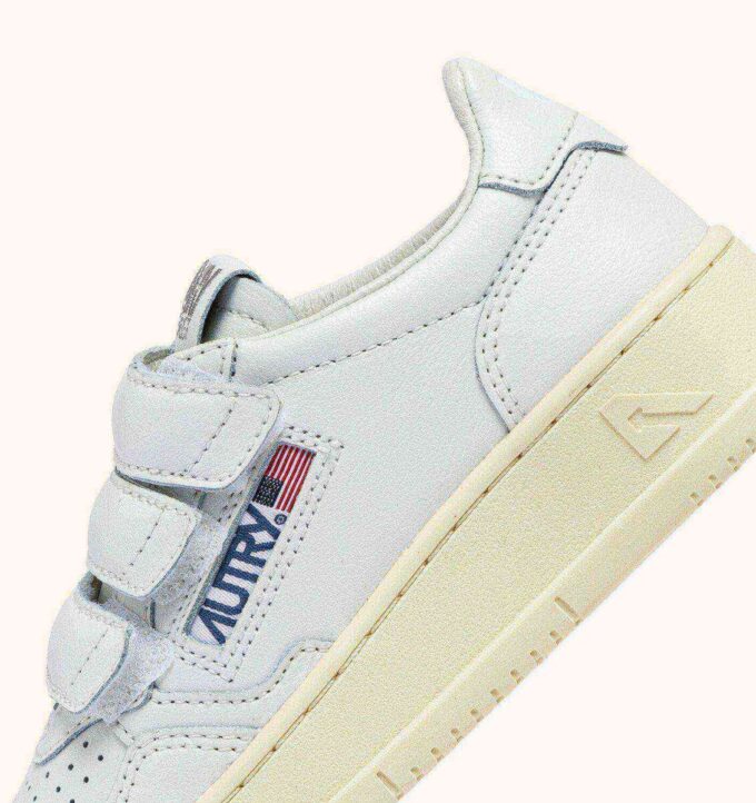 MEDALIST KIDSTRIPES LOW SNEAKERS AUS WEISSEM LEDER MEDALIST KIDSTRIPES LOW SNEAKERS AUS WEISSEM LEDER