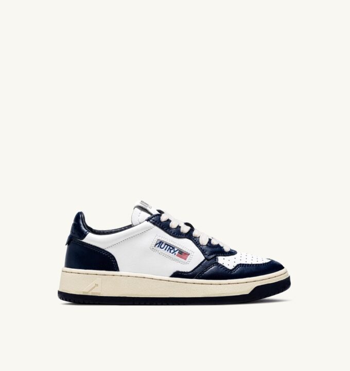 MEDALIST LOW BICOLOR SNEAKER AUS WEISSEM UND BLAUEM LEDER MEDALIST LOW BICOLOR SNEAKER AUS WEISSEM UND BLAUEM LEDER