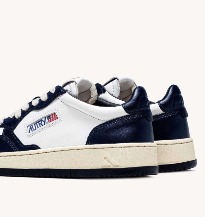 MEDALIST LOW BICOLOR SNEAKER AUS WEISSEM UND BLAUEM LEDER MEDALIST LOW BICOLOR SNEAKER AUS WEISSEM UND BLAUEM LEDER