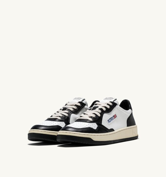 MEDALIST LOW BICOLOR SNEAKER AUS WEISSEM UND SCHWARZEM LEDER MEDALIST LOW BICOLOR SNEAKER AUS WEISSEM UND SCHWARZEM LEDER