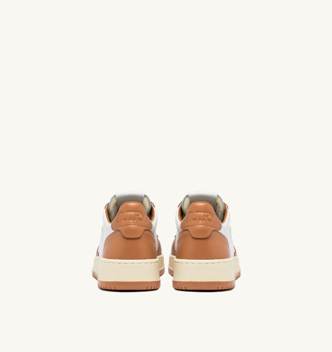MEDALIST LOW BICOLOR SNEAKERS IN WEISSEM UND SAND STORM LEDER