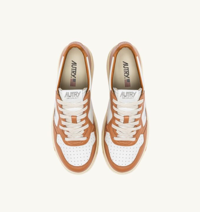 MEDALIST LOW BICOLOR SNEAKERS IN WEISSEM UND SAND STORM LEDER