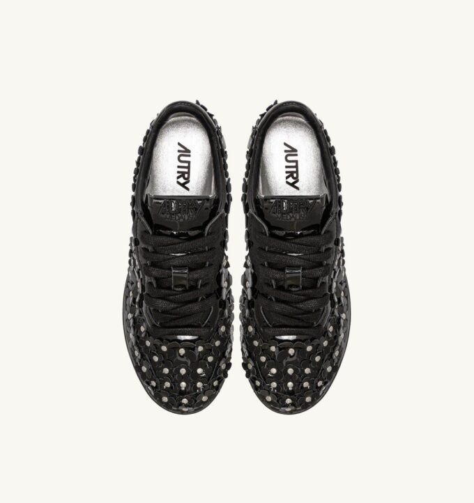 MEDALIST LOW ‚BLOOMING‘ SNEAKER AUS LACKLEDER, FARBE SCHWARZ
