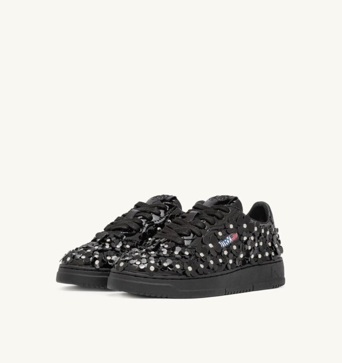 MEDALIST LOW ‚BLOOMING‘ SNEAKER AUS LACKLEDER, FARBE SCHWARZ
